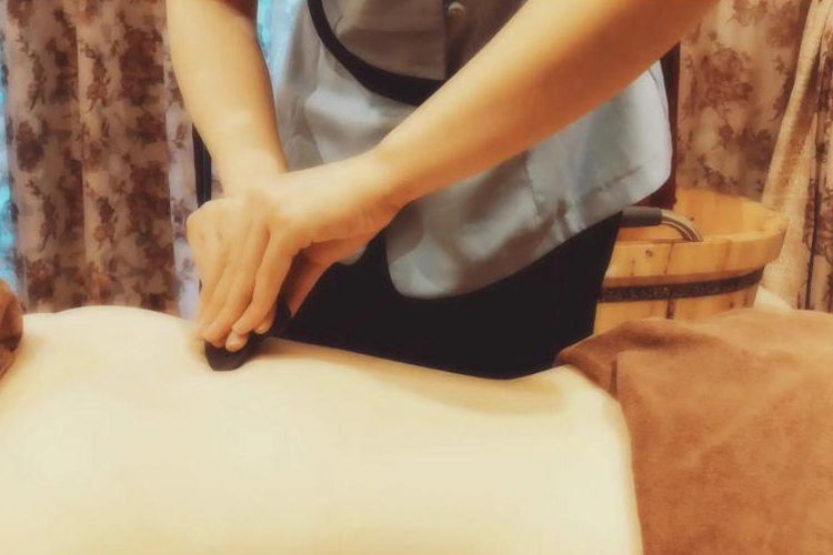 后背刮痧无痧斑图